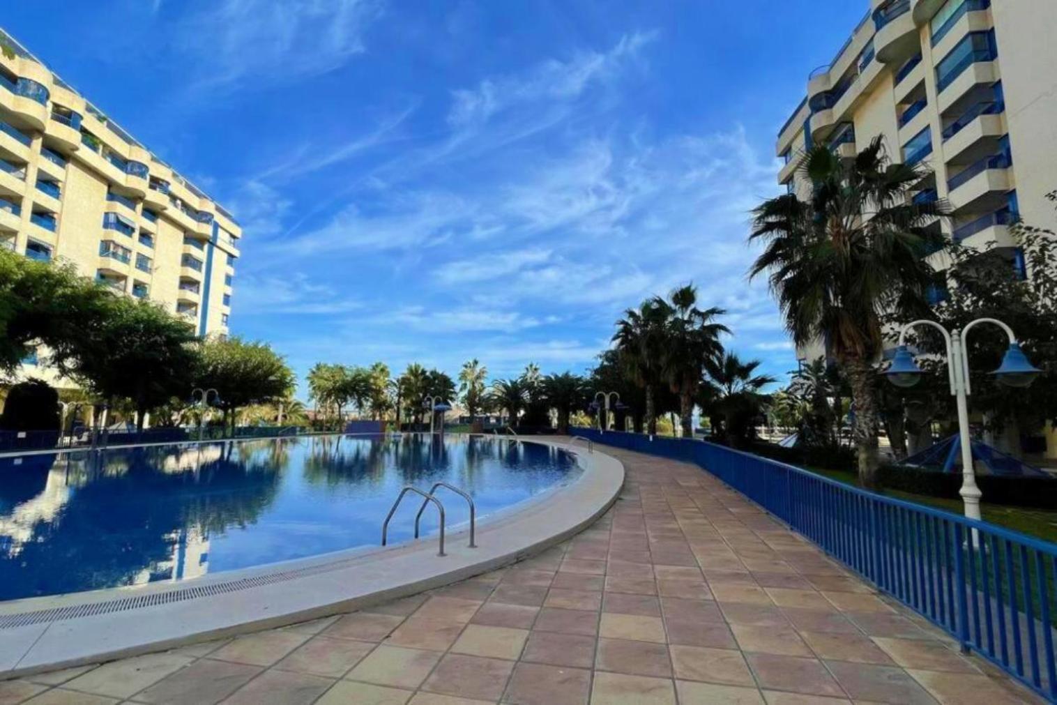 Apto. Luminoso Con Vistas En Playa De La Patacona Valência Exterior foto
